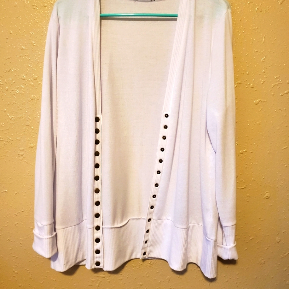 White Traleubie V-Neck button down Cardigan XL